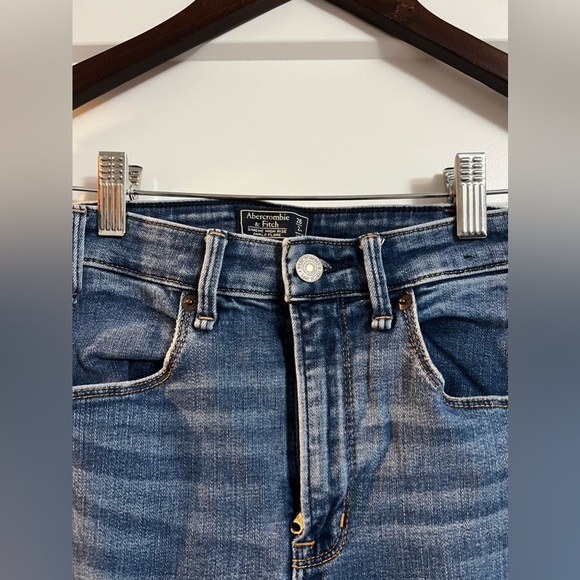 Abercrombie. Simone High Rise Ankle Flare Dark Wash. Size 26 - Picture 2 of 3
